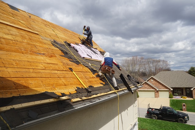 Rockwall Texas roofing tips for getting a n old roof replaced.